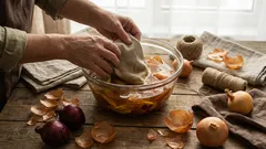 髪を強くし、害虫を寄せ付けない：家庭と植物のための玉ねぎの皮の5つの活用法